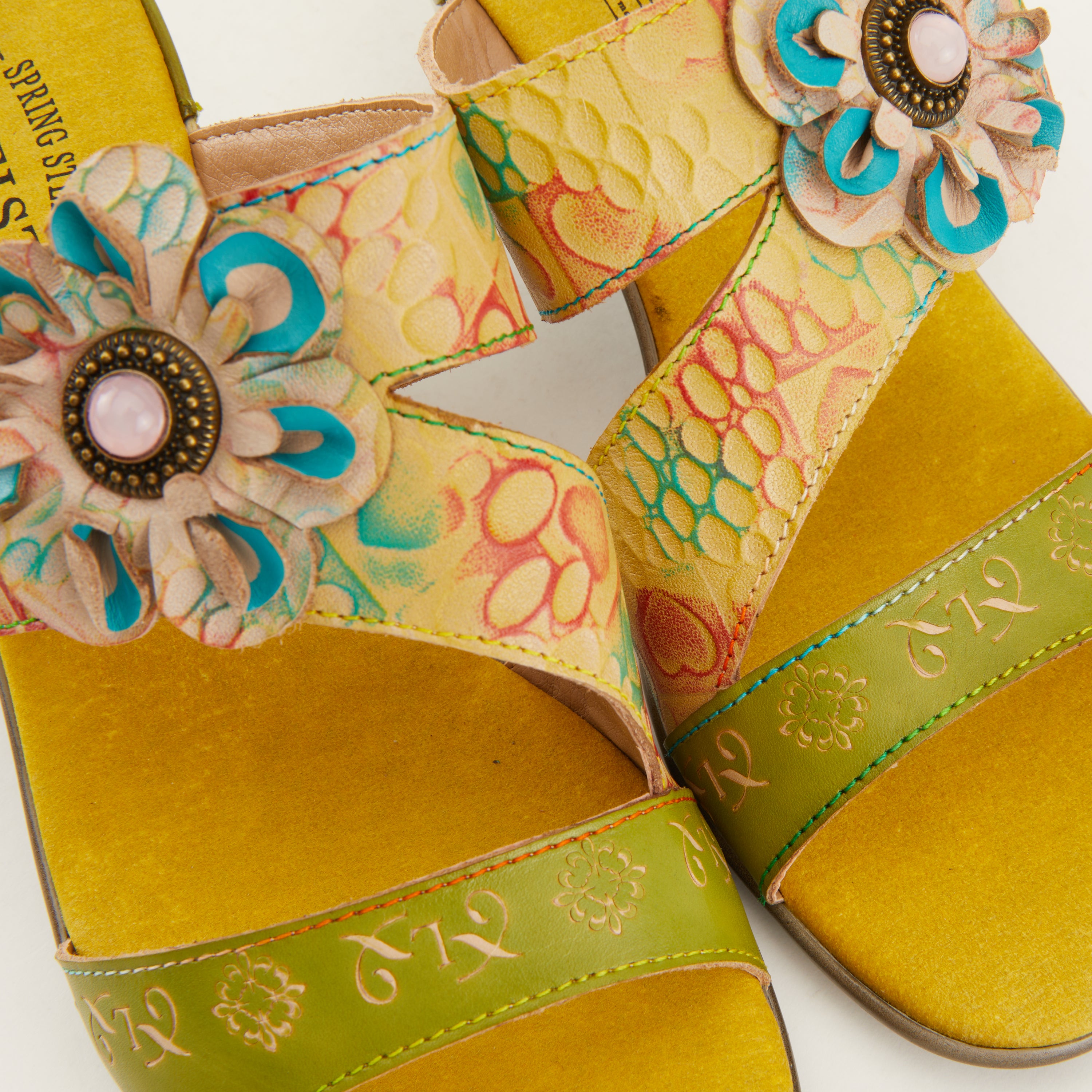 L'ARTISTE CLASSICAL SLIDE SANDALS